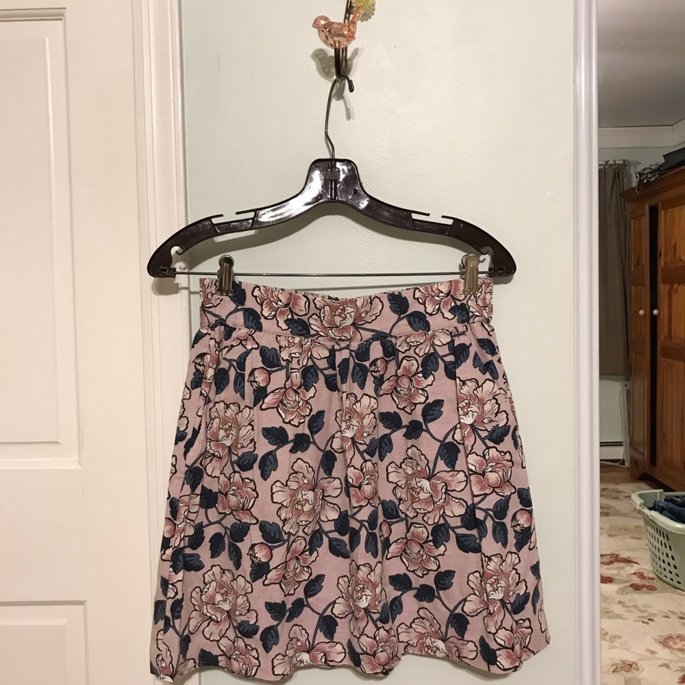 4/$12 or 3/$9 Ann Taylor Floral Skirt With Pockets